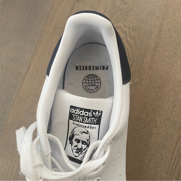 Adidas Stan Smiths, white with navy blue accents, excellent condition, size 9.5 - Picture 4 of 9
